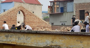 Dân mạng tranh cãi về hình ảnh 'học sinh cá biệt bị phạt đẽo gạch' ở Bắc Ninh