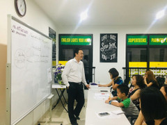 Thầy giáo 8X sáng lập hội 'Gia đình tự học Anh văn'