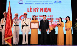 Khoa Phát thanh - Truyền hình, Học viện Báo chí và Tuyên truyền đón nhận Huân chương Lao động hạng ba