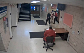 Trường phạt học sinh, đuổi ra khỏi trường và báo 911 là mất tích