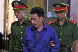 Xử gian lận thi cử ở Sơn La: Nhiều nhân chứng cố ý vắng mặt bị dẫn giải đến tòa