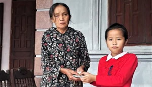 Nữ sinh 8 tuổi trả lại tiền, vàng cho người đánh rơi