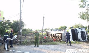 Cảnh sát PCCC giải cứu xe bồn chở dung môi bị lật trên quốc lộ