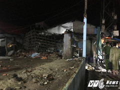 Tường cây xăng đổ sập đè nát quán vàng mã, 3 người bị thương