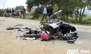 Tai nạn 3 người chết ở Hà Tĩnh: 'Xe máy phóng rất nhanh, tông thẳng vào xe biển xanh'