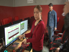 Bắt 4 'nữ quái' xóc đĩa ăn tiền tại ổ bạc núp bóng quán Internet