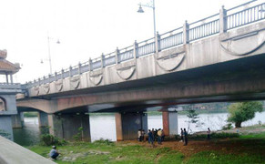 Nam thanh niên nhảy cầu tự tử trên sông Hương