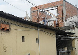 3 giờ vây ráp, khống chế nam thanh niên cầm dao cố thủ trên mái nhà ở Huế