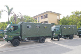 Xe cảnh sát đưa 75 thí sinh đặc biệt đến điểm thi THPT Quốc gia 2018