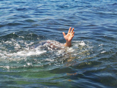 Vừa tốt nghiệp THPT, nam thanh niên đi tắm biển bị sóng cuốn trôi