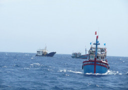 Trượt chân ngã xuống biển, hai ngư dân Huế mất tích nhiều ngày