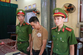 Bị phát hiện 'cặp bồ', nam thanh niên lái ô tô bỏ chạy khiến bạn của vợ thiệt mạng