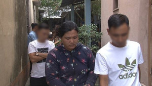 Bắt 'nữ quái' ngang nhiên bán ma túy giữa ngã ba đường