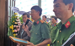 Bộ Công an thăm viếng công an viên hy sinh khi giúp dân vượt lũ ở Lâm Đồng