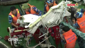 Đang đưa thi thể phi công Casa-212 về Hà Nội