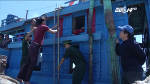 Tàu Trung Quốc uy hiếp, đâm hỏng tàu cá ngư dân Quảng Ngãi