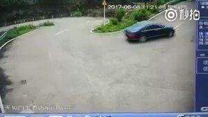 Tài xế phản xạ nhanh như cắt, tránh va chạm thảm khốc