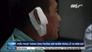 Đang ngoáy tai bị cháu đụng trúng, cụ ông bị nhiễm trùng, lở loét tai