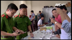 Triệt phá đường dây buôn bán thiết bị gian lận thi cử siêu tinh vi