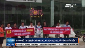 Bị lừa tiền tỷ để mua 'ô tô giấy', hàng chục người bức xúc căng băng rôn