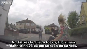 Thanh niên ăn vạ thô thiển, gặp nữ tài xế cao tay phải cuống cuồng bỏ chạy