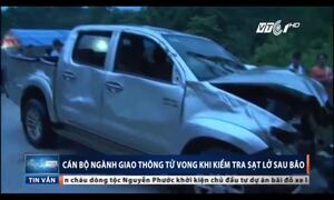 Kiểm tra sạt lở sau bão, 2 cán bộ ngành giao thông bị nước cuốn trôi