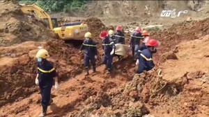 Doanh nhân Thanh Hóa trao hơn 1.000 suất quà cho người dân vùng lũ