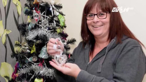 Trang trí cây thông Noel bằng... tro cốt người chết