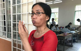 Cô giáo im lặng khiến học sinh bật khóc bị đình chỉ dạy
