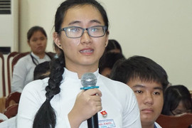 Cô giáo im lặng khiến học sinh bật khóc bị đình chỉ dạy