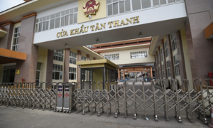 Lạng Sơn tìm cách xử lý hơn 120 container thanh long nằm chờ thông quan ở Tân Thanh