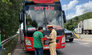 Không được mang khẩu trang khi tuần tra, CSGT Bình Định lo nhiễm virus corona