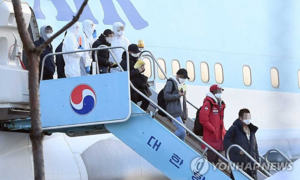 Chồng từ chối di tản, ở lại Vũ Hán cùng vợ con chống chọi virus corona