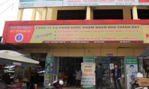 Nghệ An xử lý 2 nhà thuốc bán khẩu trang giá 'trên trời'