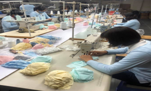 ‘Cháy’ khẩu trang vì dịch corona, doanh nghiệp sản xuất nâng công suất gấp 6 lần