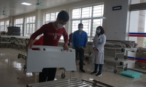 Ảnh: Bệnh viện cách ly đặc biệt đang được gấp rút hoàn thành tại Móng Cái