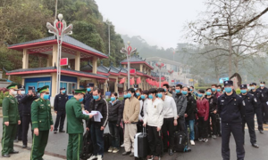 Cách ly 32 lao động trái phép tại Trung Quốc được trao trả về nước