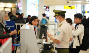 Hà Nội tạm dừng cấp visa cho du khách tới từ vùng dịch nCoV