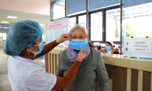 Video: Chuyên gia hướng dẫn cách đeo khẩu trang đúng phòng lây nhiễm virus corona