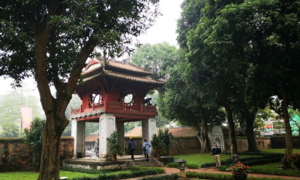 Du khách giảm mạnh vì dịch corona, Việt Nam vẫn không đóng cửa các điểm du lịch 