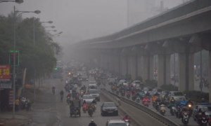 Hà Nội sương mù dày đặc, ô nhiễm không khí chạm ngưỡng báo động