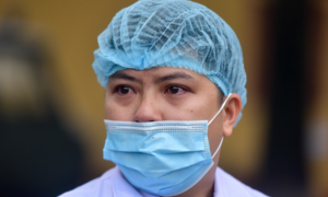 'Chiến sĩ áo trắng' rớm nước mắt tâm sự từ khu cách ly Trung đoàn 123