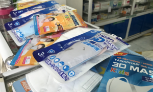 Khẩu trang, nước sát trùng tiếp trục khan hàng