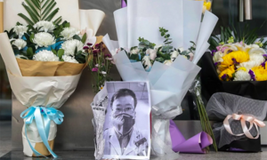 Người dân Vũ Hán, Hong Kong tưởng niệm bác sỹ qua đời vì virus corona