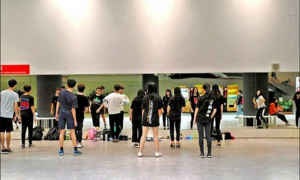 Sinh viên tập nhảy trong hầm tàu điện ngầm do virus corona