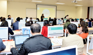 Phòng tránh virus corona, hơn 25.000 sinh viên Đại học Kinh tế Quốc dân chuyển sang học trực tuyến