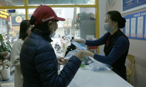 Găm hàng, hét giá khẩu trang: Khó xử lý hình sự