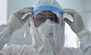 Nhường giường cho bệnh nhân, nữ y tá nhiễm virus corona tự cách ly ở nhà 11 ngày