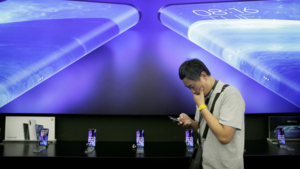 Trung Quốc phát triển ứng dụng cảnh báo 'tiếp xúc gần' với người nhiễm virus corona