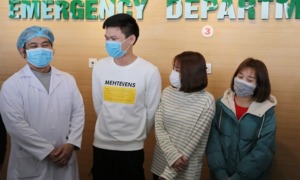 Ba bệnh nhân nhiễm corona ở Vĩnh Phúc vừa xuất viện được điều trị thế nào?